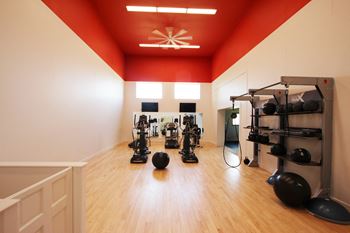 24/7 Fitness center and cardio room